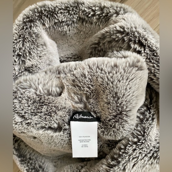 Reitmans Luxurious Furr Wrap Around - Picture 3 of 3